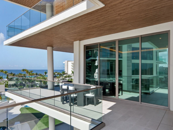 Coastal Luxury Retreat in Longboat Key - 2-Bedroom Condo Stunning Views
